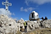 65 Accanto alla croce il Bivacco Ferrario